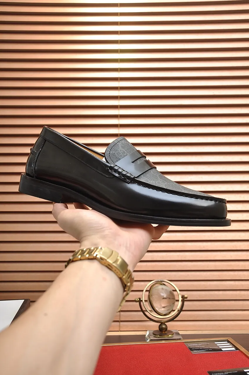 Men's shoes💰560💶Italy's top luxury men's shoe giant (GUCCI) (Gucci) (full cowhide lining) new arrival🍃Original European style🔰 Pleasant to the eye😍In order to make the shoes more durable and non-deformable🌀The production continues to follow traditional methods but there is still no lack of innovation💪Choose original sheepskin for the leather♻️ Smooth and natural And extra bright ⭐Made of imported cowhide, the first choice of rich people 38-45 (45 customized)